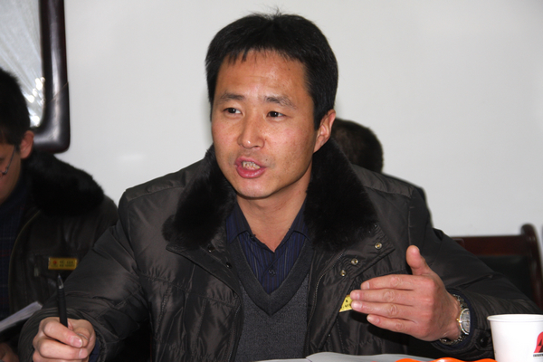 副矿长、总工程师岳东在会上讲话