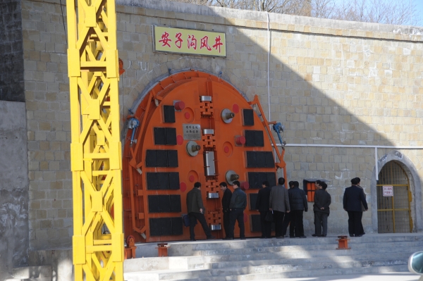 领导实地查看项目建设情况 领导实地查看项目建设情况