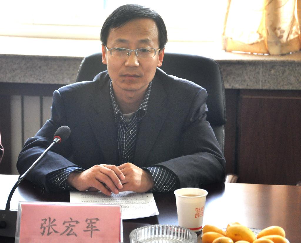公司党委宣传部副部长席选民,玉华矿党委副书记兼工会主席张宏军与