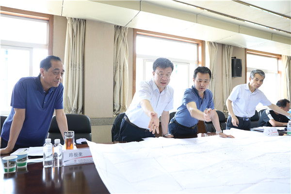 公司总经理路根奎深入玉华矿调研指导工作