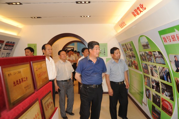 参观企业文化展室