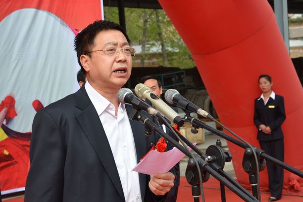 副总经理薛鸣宣布设备运转开始 副总经理薛鸣宣布设备运转开始