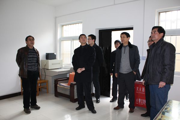 李先锋总经理一行人慰问五一路供电班组 李先锋总经理一行人慰问五一路供电班组