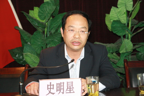 铜川市人民检察院预防职务犯罪处处长史明星同志进行知识讲座