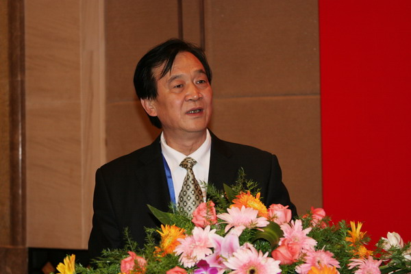 副省长吴登昌和陕西煤业化工集团董事长,党委书记华炜为西安重工装备