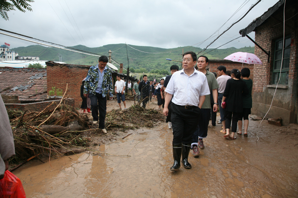 陈家山煤矿遭受建矿30年未遇特大暴雨袭击-铜川矿务局
