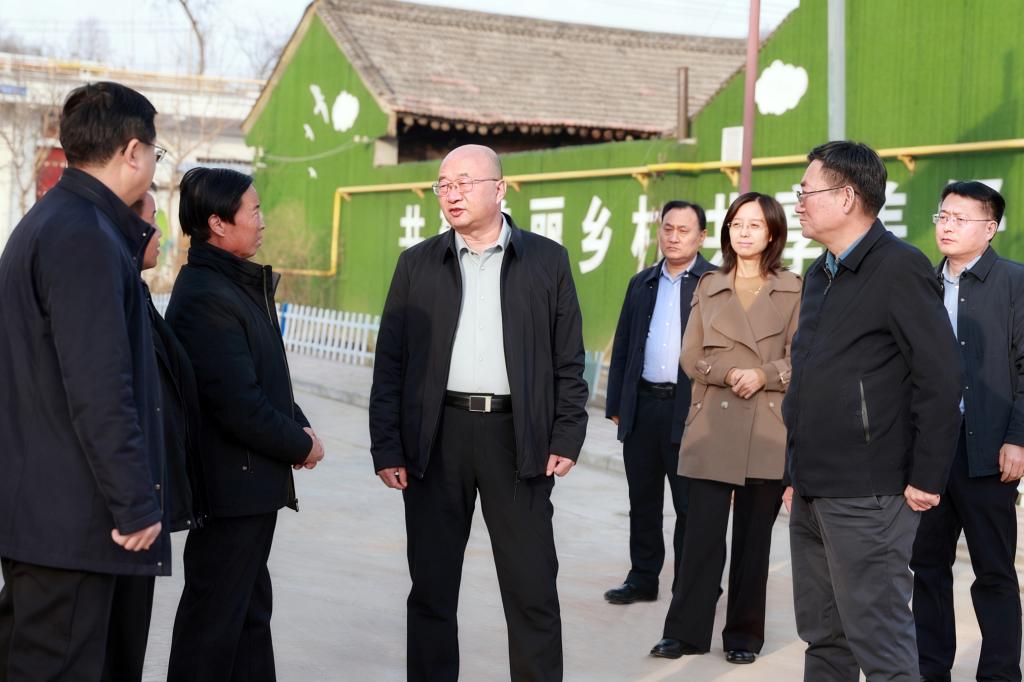 雷铁山深入东王村调研助力乡村振兴工作