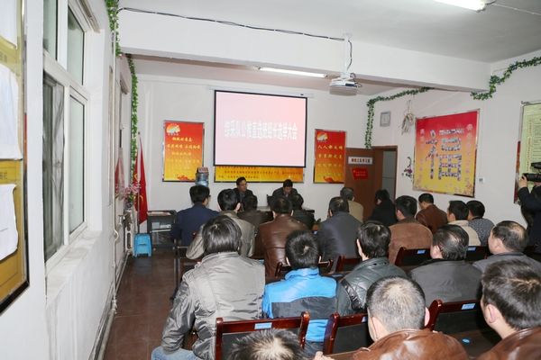 该矿民主管理“公推直选”班组长活动现场 该矿民主管理“公推直选”班组长活动现场