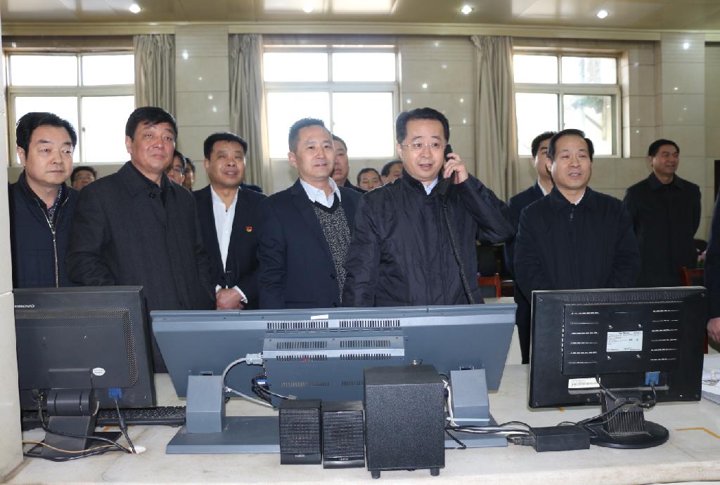 副局长问永忠,省政府综合四处处长郭锐等检查组一行,在铜川市市长