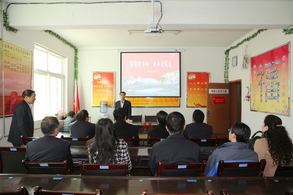 6. 现场观摩了被誉为“钢铁之队”的该矿综采队《铸钢铁雄师 展英豪风采》情况介绍 6. 现场观摩了被誉为“钢铁之队”的该矿综采队《铸钢铁雄师 展英豪风采》情况介绍