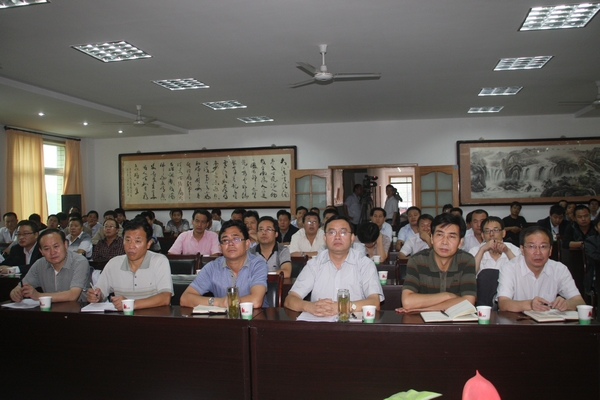 与会人员通过听取经验报告受益匪浅