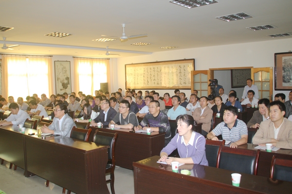 广大学员认真听讲 广大学员认真听讲