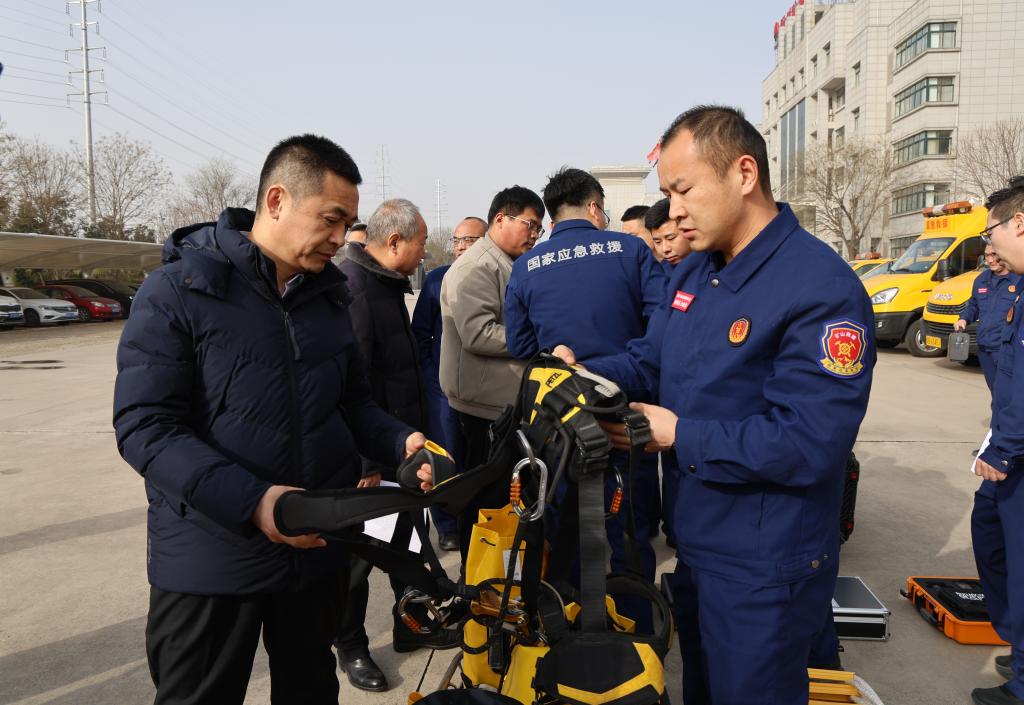 公司救护大队顺利通过省应急管理厅装备检查验收
