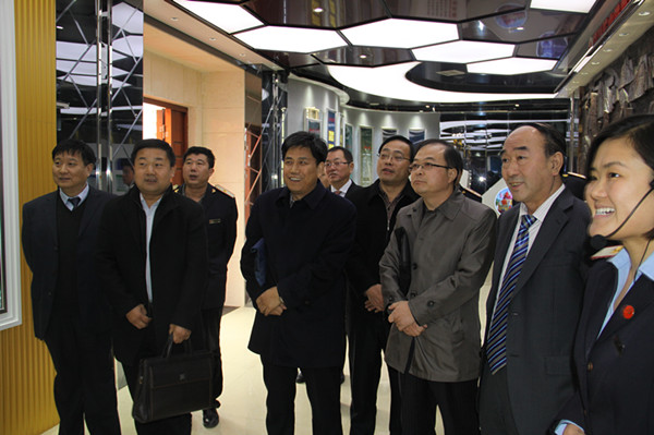 参观企业文化展厅 参观企业文化展厅