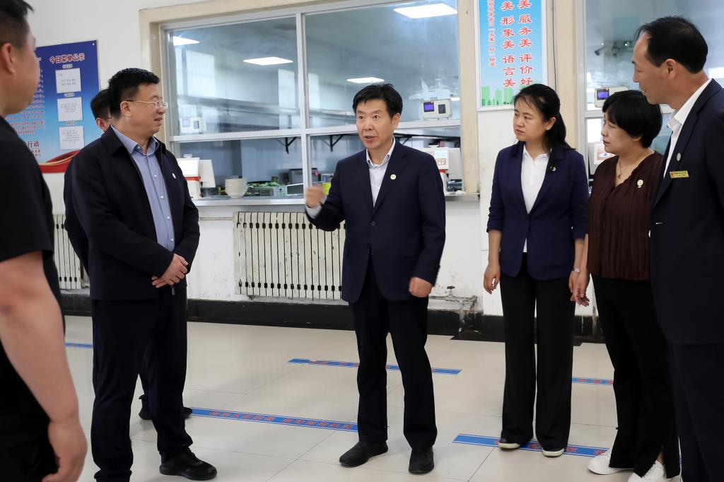 陕煤集团党委委员、工会主席李向东到公司调研