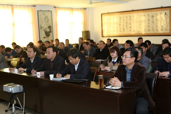 与会人员认真听讲 与会人员认真听讲