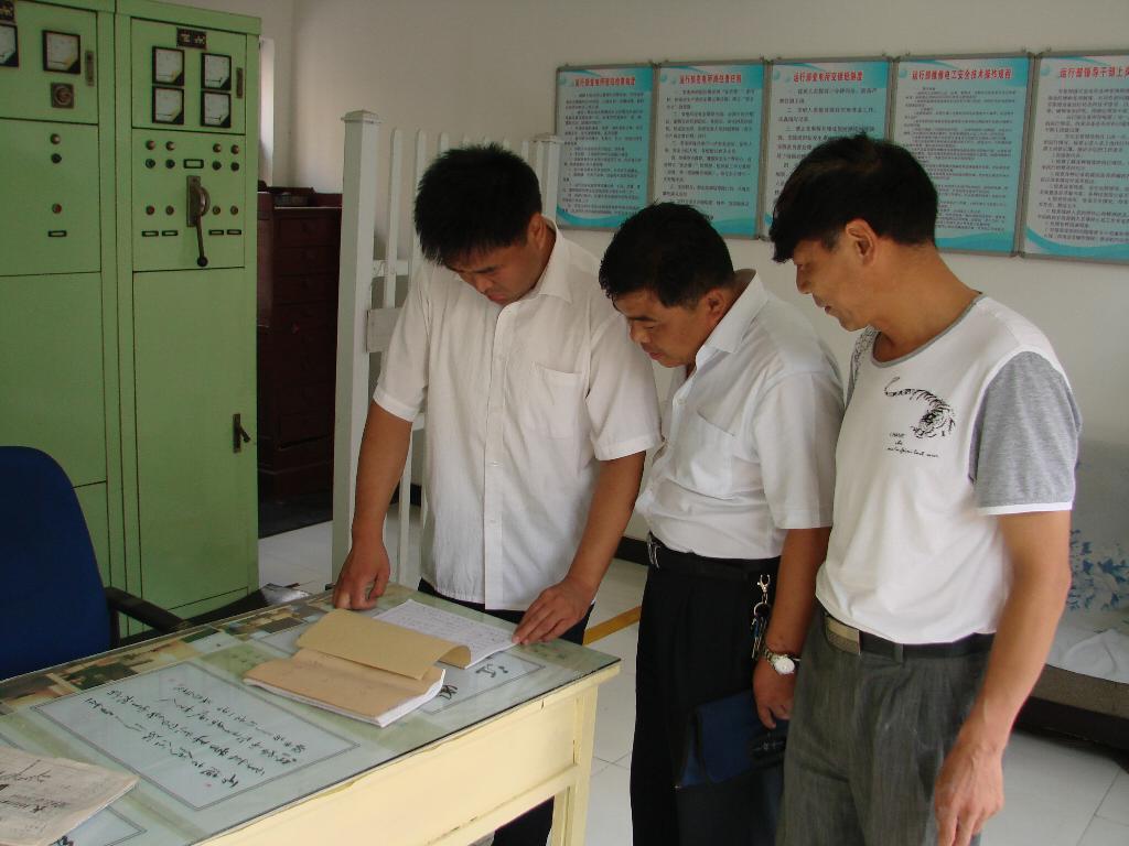 检查人员在检查工作记录 检查人员在检查工作记录