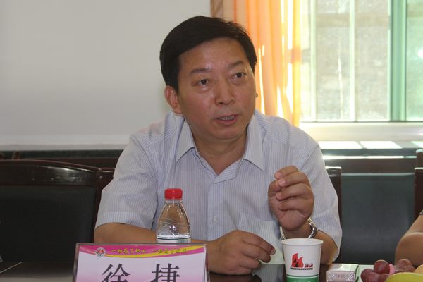公司党委副书记、纪委书记徐捷介绍国资委领导来矿调研的目的 公司党委副书记、纪委书记徐捷介绍国资委领导来矿调研的目的
