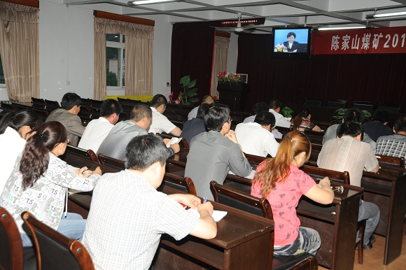 积极分子学习现场