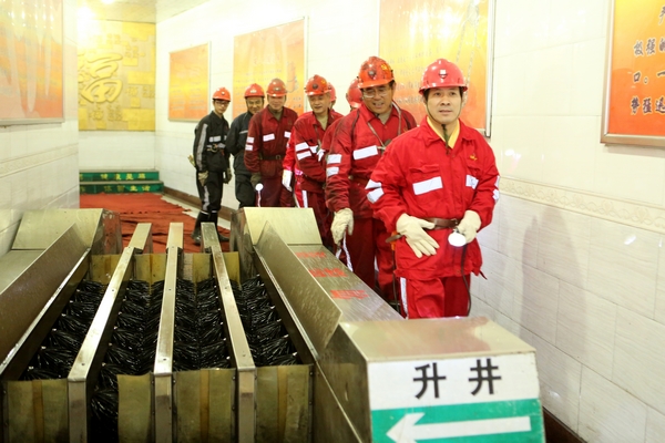 王书记一行深入井下调研