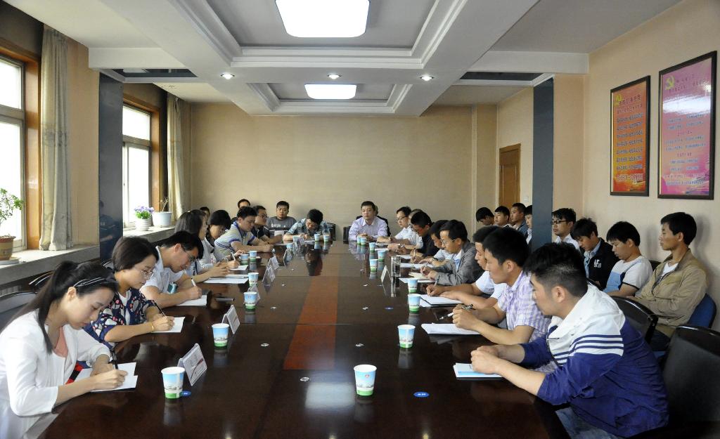 “在转型发展实现强局... 