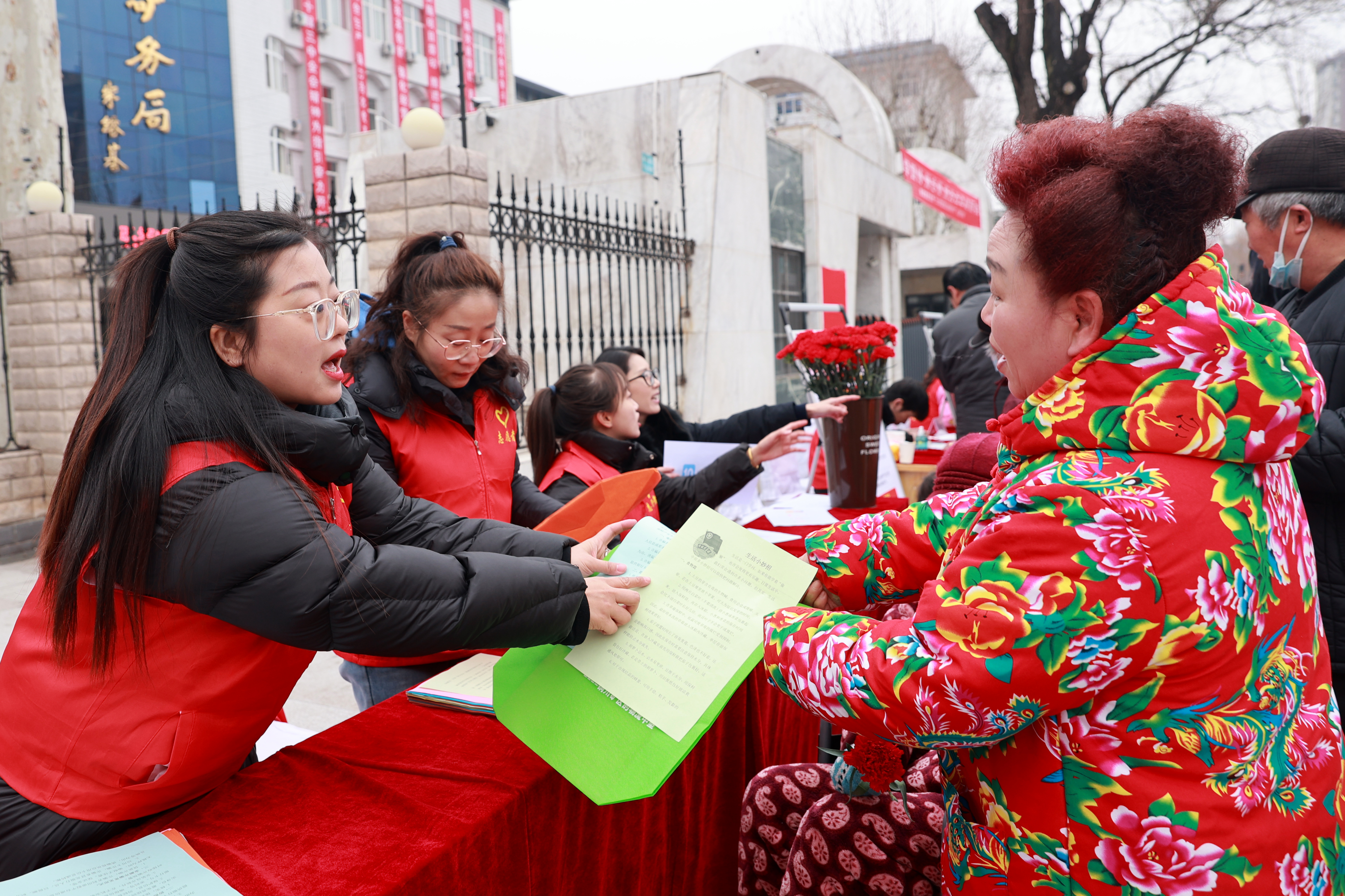 公司团委联合陕煤集团总部开展“学雷锋 做志愿 服务改革建新功”主题活